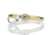 18ct Yellow Gold Solitaire Fancy Shoulder Diamond Ring 0.17 Carats