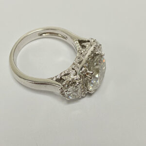 18ct White Gold Vintage Diamond Halo Set Ring (D4.01) 5.38