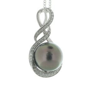 18ct White Gold Diamond And Pearl Drop Pendant (PL10.00) 0.21