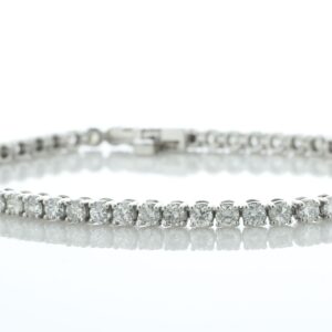 18ct White Gold Tennis Diamond Bracelet 5.32