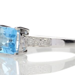 9ct White Gold Diamond And Blue Topaz Ring 0.04 Carats