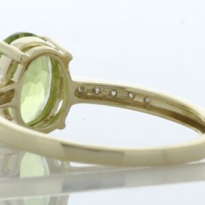 9ct Yellow Gold Diamond And Peridot Ring (P1.28) 0.04