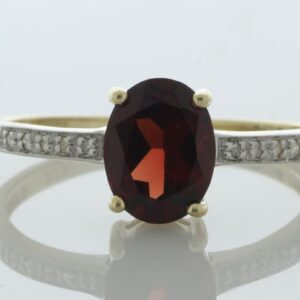 9ct Yellow Gold Diamond And Garnet Ring (G1.47) 0.04