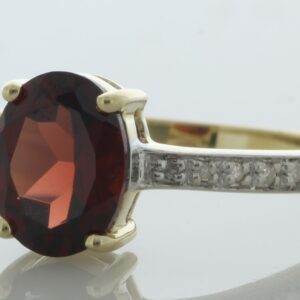 9ct Yellow Gold Diamond And Garnet Ring (G1.47) 0.04