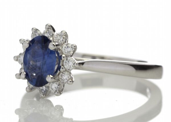 18ct White Gold Diamond And Sapphire Cluster Ring 0.25 Carats - Image 2