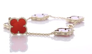 9ct Yellow Gold Vintage Alhambra Gold And Red Agate Bracelet 11.20