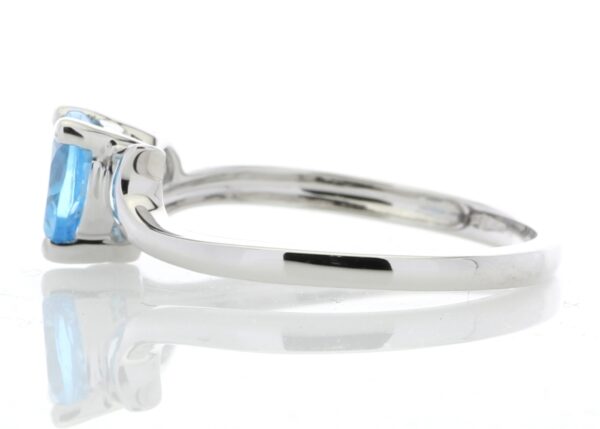 9ct White Gold Diamond and Heart Shaped Blue Topaz Ring 0.01 Carats - Image 3