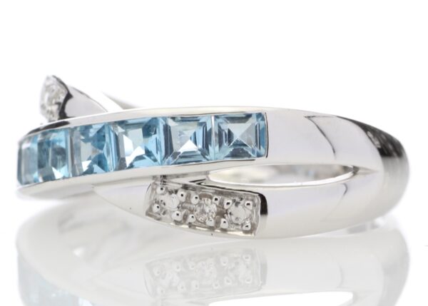 9ct White Gold Blue Topaz And Diamond Ring 0.06 Carats - Image 2