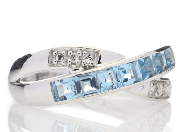 9ct White Gold Blue Topaz And Diamond Ring 0.06 Carats - Image 4