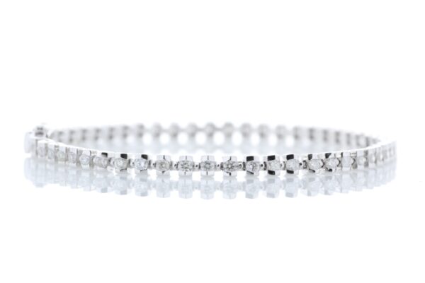 18ct White Gold Tennis Diamond Bracelet 1.82 Carats - Image 4