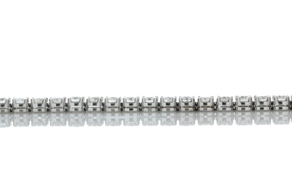 18ct White Gold Tennis Diamond Bracelet 13.27 Carats - Image 3