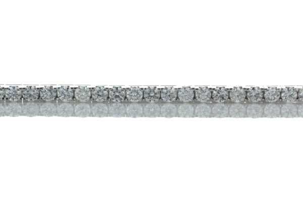 18ct White Gold Tennis Diamond Bracelet 9.05 - Image 2