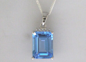 9ct White Gold Diamond And Blue Topaz Pendant (T3.76) 0.01