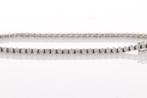 9ct White Gold Single Stone Prong Set Diamond Bracelet 1.82 Carats