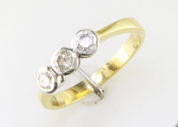 18ct Three Stone Rubover Set Diamond Ring 0.75 - Image 5