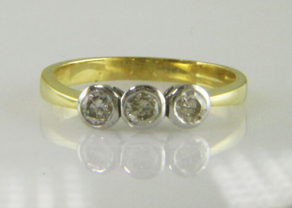 18ct Three Stone Rubover Set Diamond Ring 0.75 - Image 8