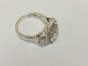 18ct White Gold Vintage Diamond Halo Set Ring (D4.01) 5.38