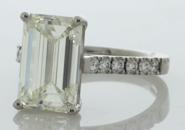 18ct White Gold Single Stone Emerald Cut Diamond Ring (D5.00) 5.35 - Image 2