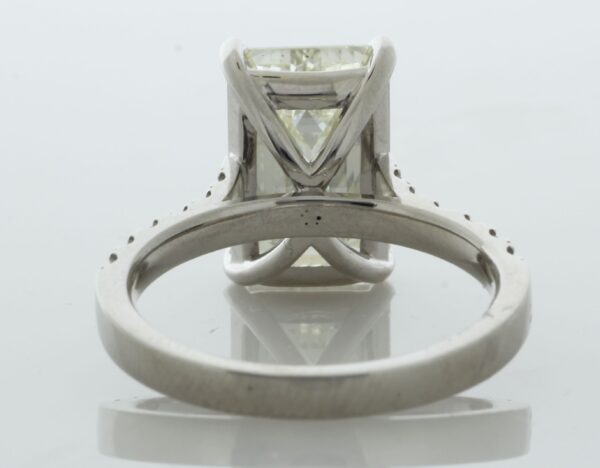 18ct White Gold Single Stone Emerald Cut Diamond Ring (D5.00) 5.35 - Image 3