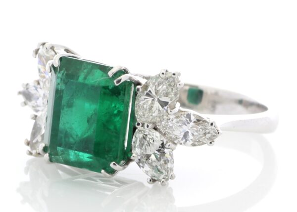 18ct White Gold Emerald Cluster Claw Set Diamond And Emerald Ring (E 5.40) 1.80 Carats - Image 2