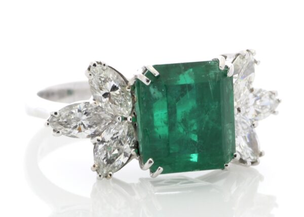 18ct White Gold Emerald Cluster Claw Set Diamond And Emerald Ring (E 5.40) 1.80 Carats - Image 4