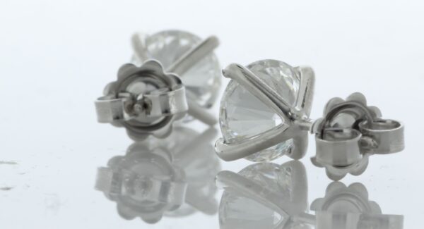 18ct White Gold LAB GROWN Diamond Earrings 4.05 - Image 3