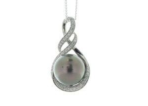 18ct White Gold Diamond And Pearl Drop Pendant (PL10.00) 0.21