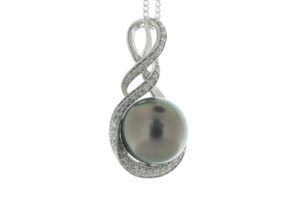 18ct White Gold Diamond And Pearl Drop Pendant (PL10.00) 0.21