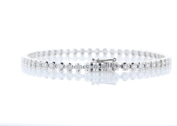 18ct White Gold Tennis Diamond Bracelet 2.49 Carats - Image 3