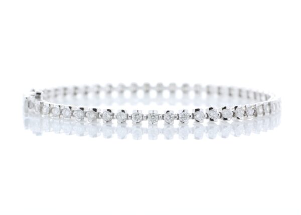 18ct White Gold Tennis Diamond Bracelet 2.49 Carats - Image 4