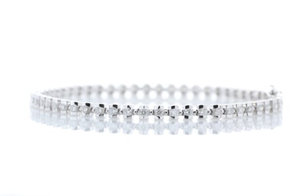 18ct White Gold Tennis Diamond Bracelet 1.82 Carats - Image 2