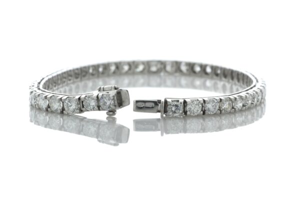 18ct White Gold Tennis Diamond Bracelet 9.23 Carats - Image 2