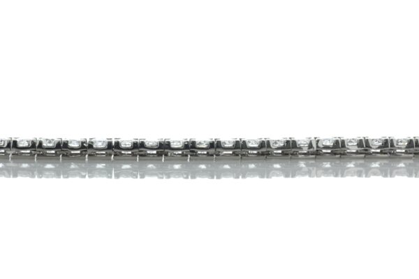 18ct White Gold Tennis Diamond Bracelet 9.23 Carats - Image 4