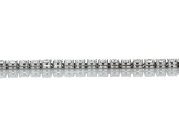 18ct White Gold Tennis Diamond Bracelet 13.27 Carats - Image 3
