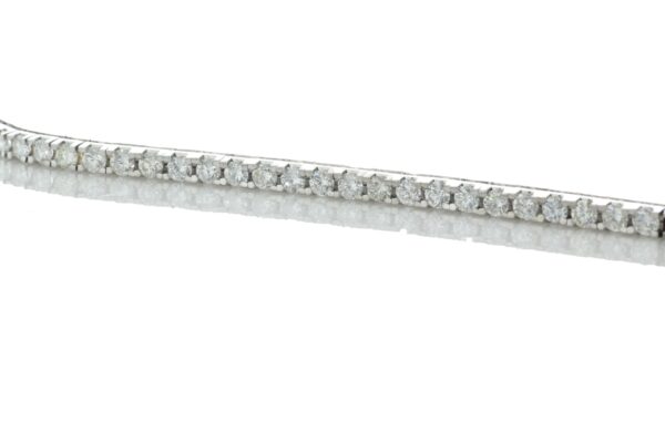 18ct White Gold Tennis Diamond Bracelet 8.5" 4.07 - Image 4