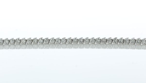 18ct White Gold Tennis Diamond Bracelet 5.32 - Image 4