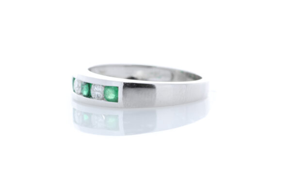 9ct White Gold Channel Set Semi Eternity Diamond And Emerald Ring (E0.30) 0.25 - Image 2