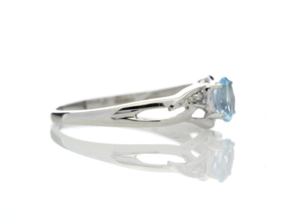 9ct White Gold Fancy Cluster Diamond And Blue Topaz Ring 0.01 Carats - Image 3