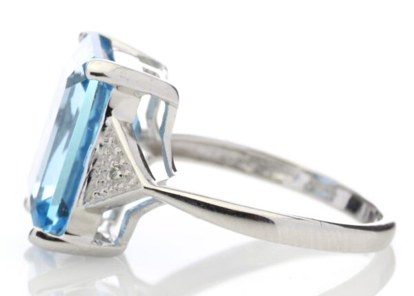 9ct White Gold Diamond And Blue Topaz Ring 0.01 Carats - Image 3