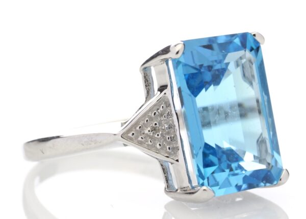 9ct White Gold Diamond And Blue Topaz Ring 0.01 Carats - Image 4