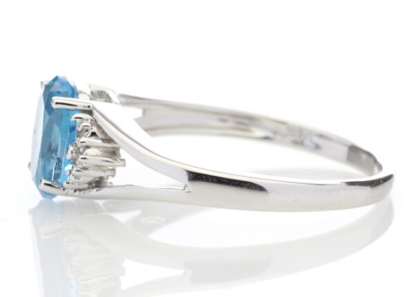 9ct White Gold Diamond And Blue Topaz Ring 0.02 Carats - Image 3