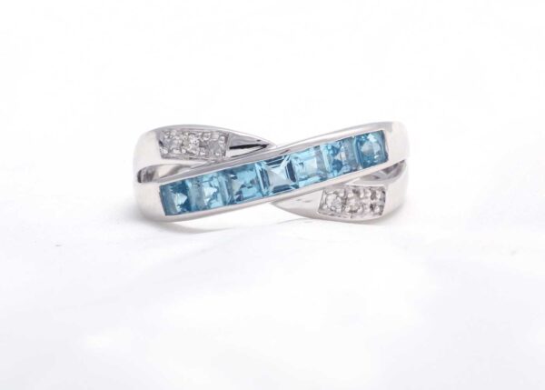 9ct White Gold Blue Topaz And Diamond Ring 0.06 Carats - Image 5