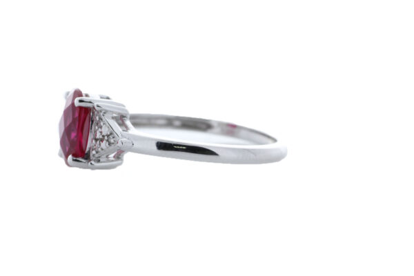 9ct White Gold Fancy Cluster Diamond And Created Ruby Ring (R0.86) 0.06 - Image 2