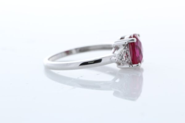 9ct White Gold Fancy Cluster Diamond And Created Ruby Ring (R0.86) 0.06 - Image 4