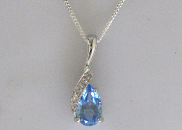 9ct White Gold Diamond And Blue Topaz Pendant (BT 0.96) 0.01 - Image 5