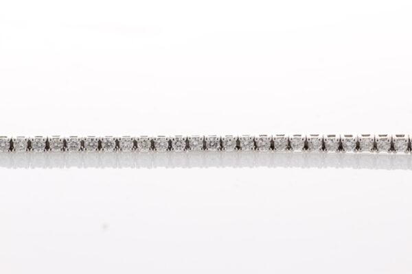 9ct White Gold Single Stone Prong Set Diamond Bracelet 1.82 Carats - Image 4