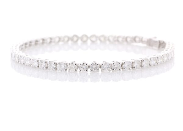 18ct White Gold Tennis Diamond Bracelet 8.26 Carats